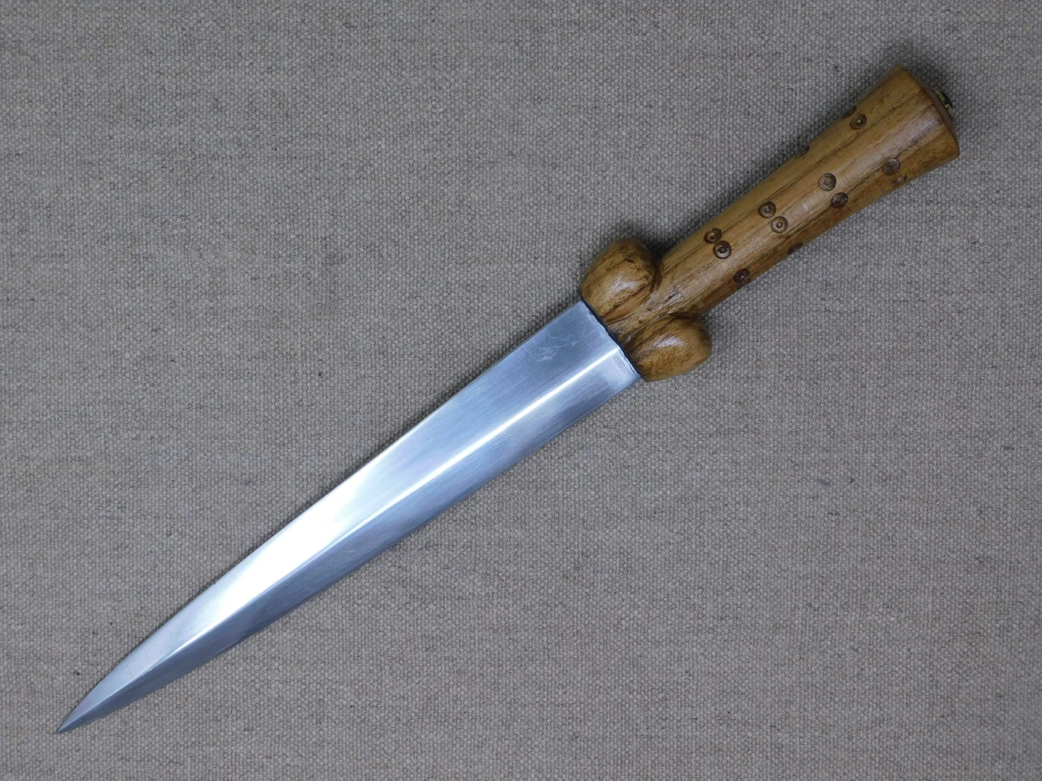 14thC - 15thC Medieval Bollock Dagger Dot And Circle 5 14thC - 15thC Medieval Bollock Dagger Dot And Circle - Image 4