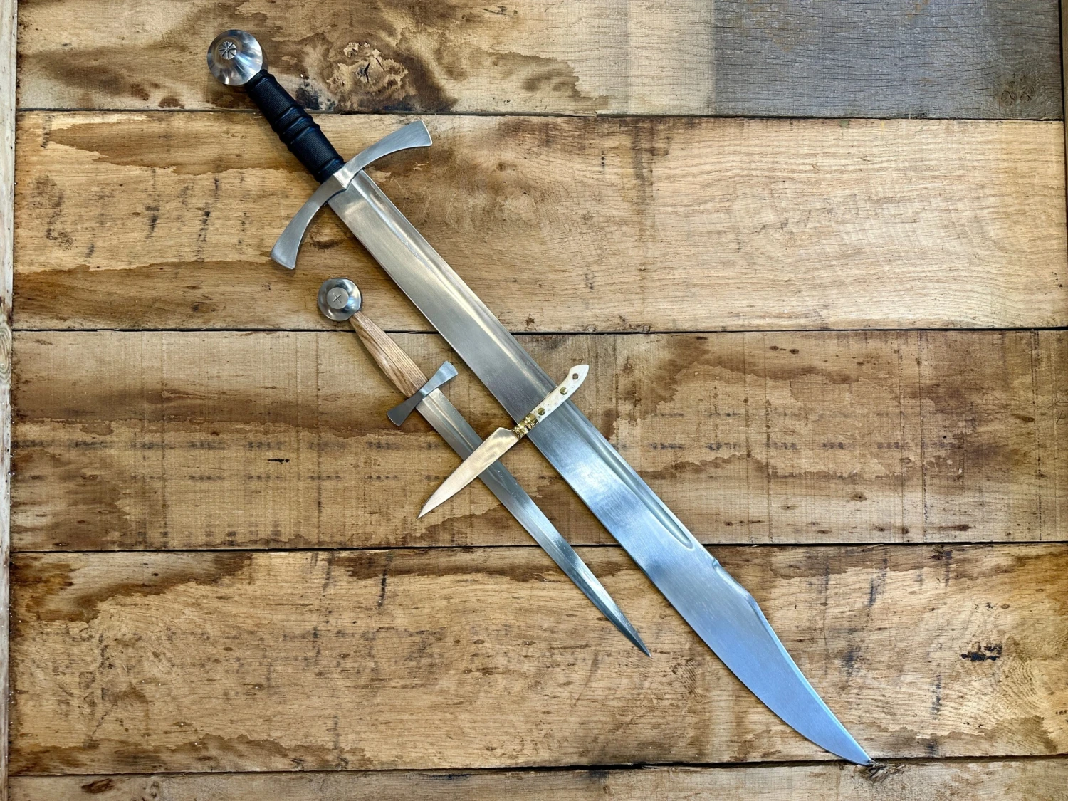 14thC Clip Point Falchion Sword Bundle - With Free Sword Bag 4 14thC Clip Point Falchion Sword Bundle - With Free Sword Bag - Image 2