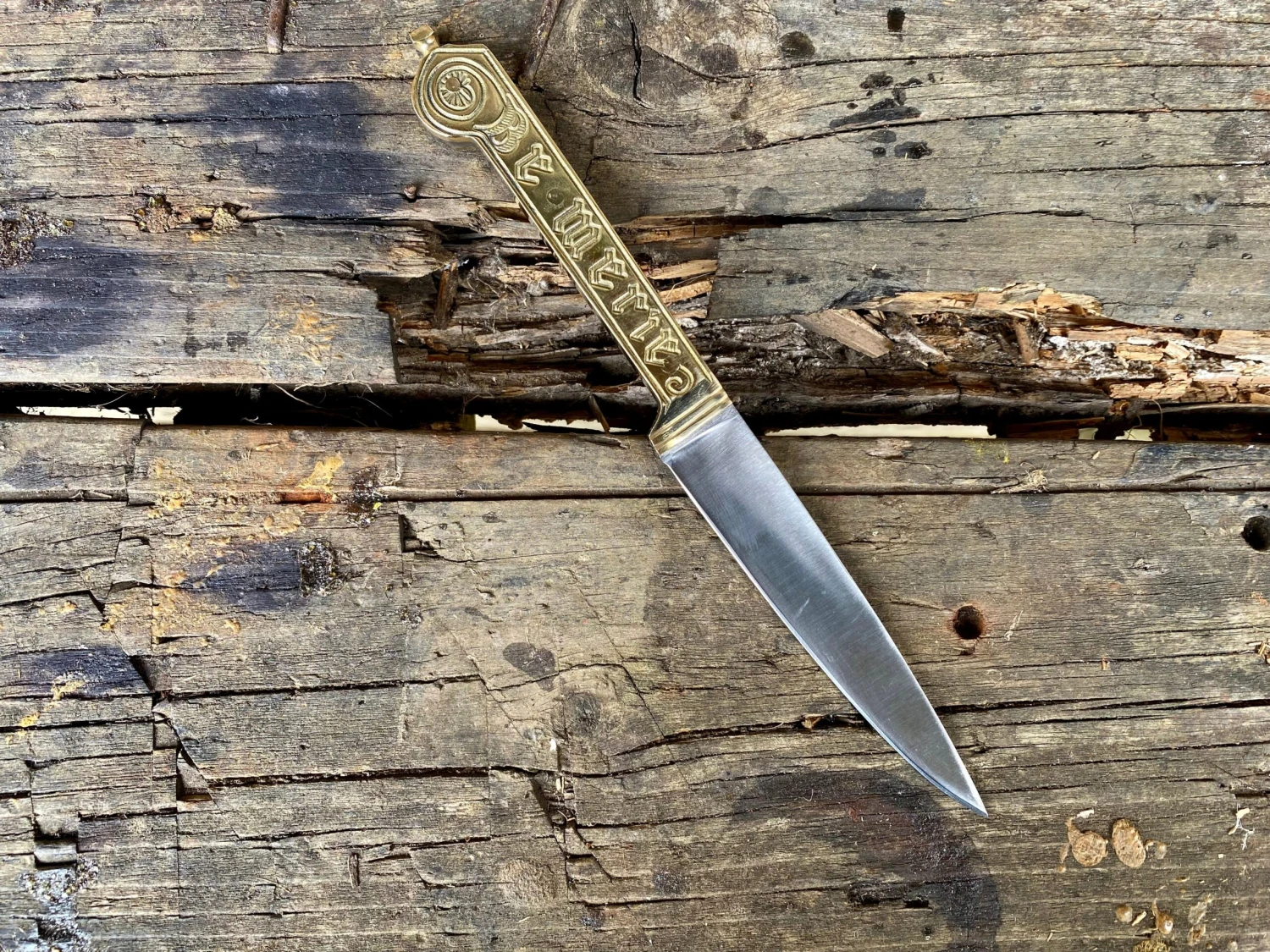 Medieval Brass Handled Eating Knife 13th-16thC 'Be Merie' 'Domine'. 6 Medieval Brass Handled Eating Knife 13th-16thC 'Be Merie' 'Domine'. - Image 4