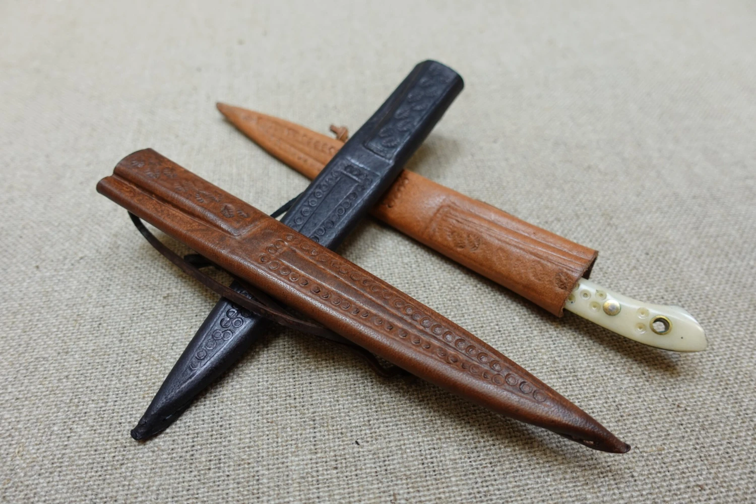 Bone Handled Medieval Eating Knives -14thC - 15thC TCP8 6 Bone Handled Medieval Eating Knives -14thC - 15thC TCP8 - Image 4