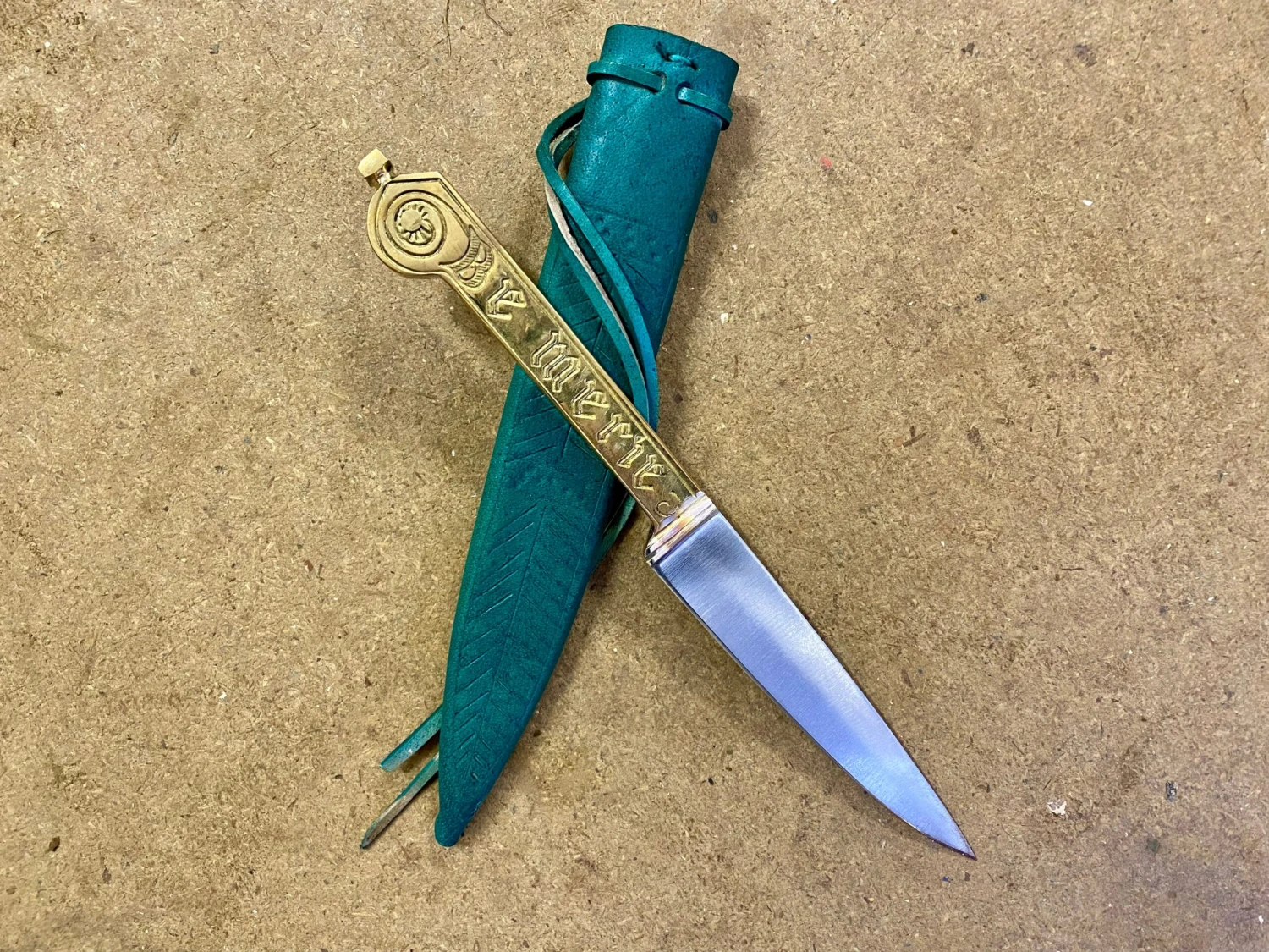 Medieval Brass Handled Eating Knife 13th-16thC 'Be Merie' 'Domine'. 15 Medieval Brass Handled Eating Knife 13th-16thC 'Be Merie' 'Domine'. - Image 13