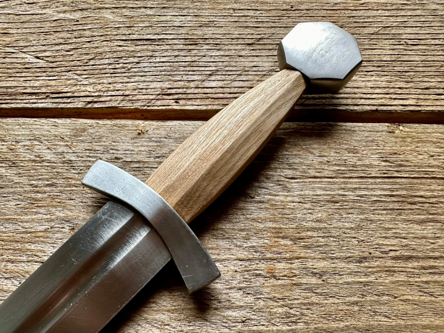 Late 13th Century Quillon Dagger 6 Late 13th Century Quillon Dagger - Image 4