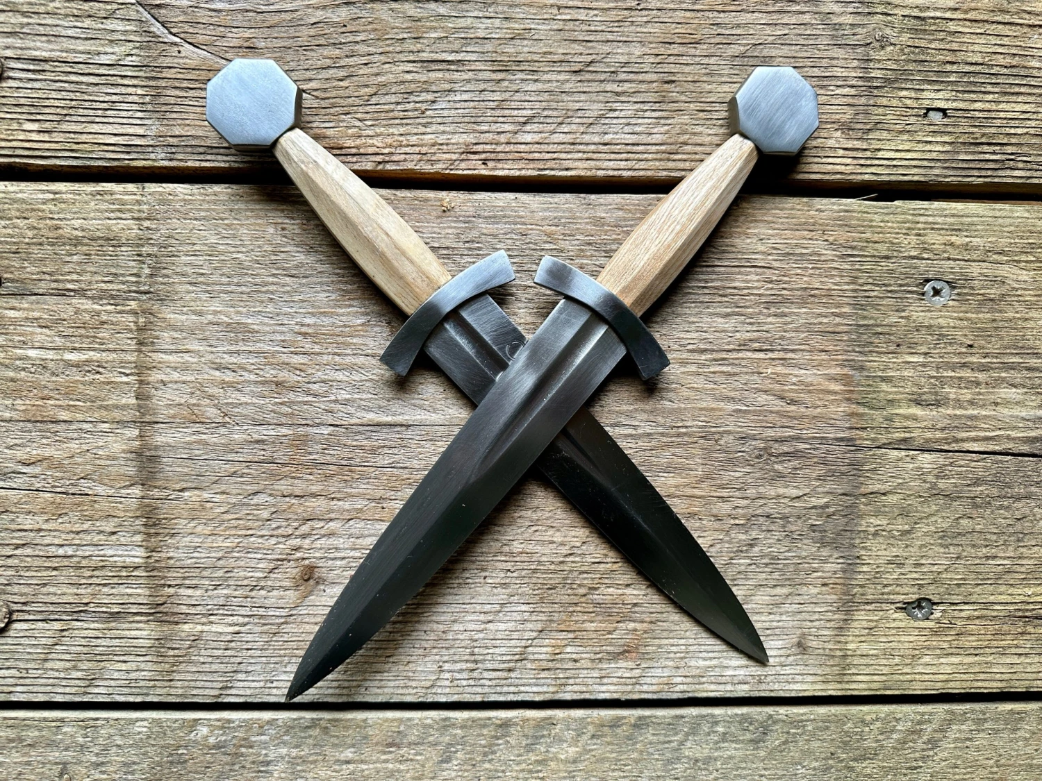 Late 13th Century Quillon Dagger 3 Late 13th Century Quillon Dagger