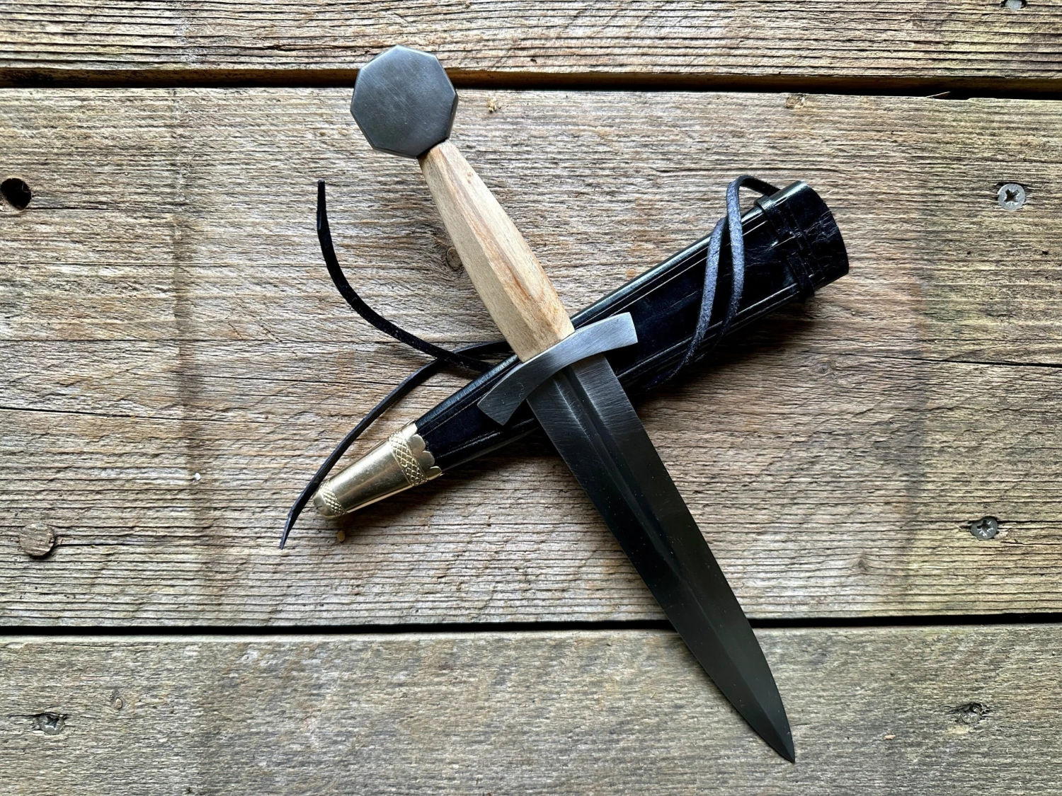 Late 13th Century Quillon Dagger 10 Late 13th Century Quillon Dagger - Image 8