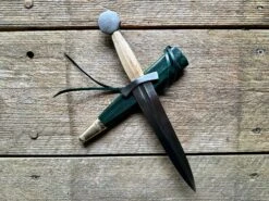 Late 13th Century Quillon Dagger 23 Late 13th Century Quillon Dagger -Tod Cutler Shop TC105Late13thCQuillonwithgreenscabbard