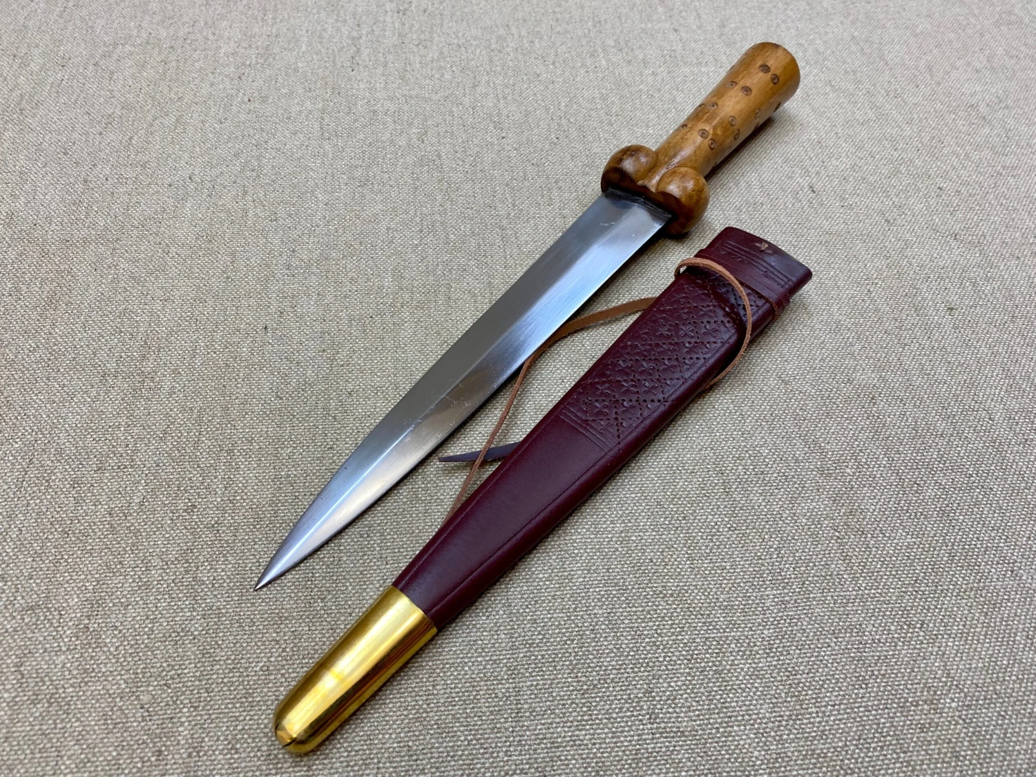 14thC - 15thC Medieval Bollock Dagger Dot And Circle 10 14thC - 15thC Medieval Bollock Dagger Dot And Circle - Image 9