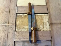 Medieval Low Status Bollock Dagger 14thC - 15thC 14 Medieval Low Status Bollock Dagger 14thC - 15thC -Tod Cutler Shop TC3lowstatusbollockdagger twoknivessidebyside