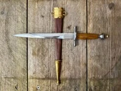 Late 16thC Quillon Dagger, Main Gauche 22 Late 16thC Quillon Dagger, Main Gauche -Tod Cutler Shop TC90MainGauche onbrownscab