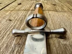 Late 16thC Quillon Dagger, Main Gauche 18 Late 16thC Quillon Dagger, Main Gauche -Tod Cutler Shop TC90MainGauche viewthroughnagel