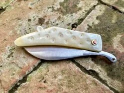 14thC-15thC Zoomorphic Folding Knife In Horn Or Bone -Tod Cutler Shop TCP12514thCZoomorphicFoldingKnife bonefoldedcloseup