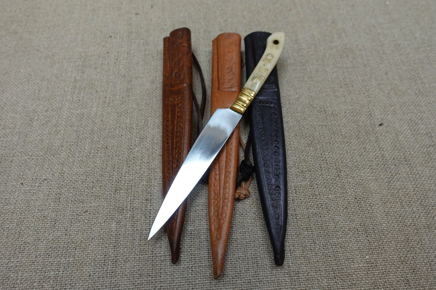 Bone Handled Medieval Eating Knives -14thC - 15thC TCP8 5 Bone Handled Medieval Eating Knives -14thC - 15thC TCP8 - Image 3