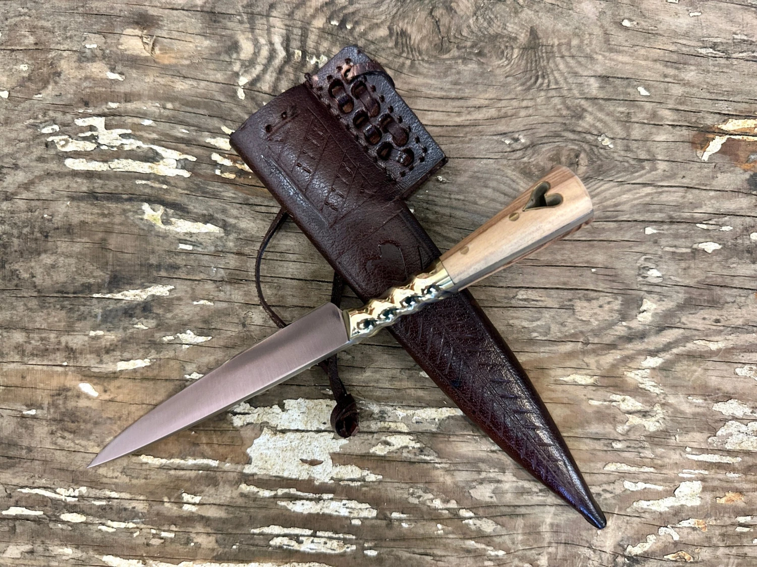 Heart Medieval Eating Knife In Olive Wood 14-15th Century 7 Heart Medieval Eating Knife In Olive Wood 14-15th Century - Image 5