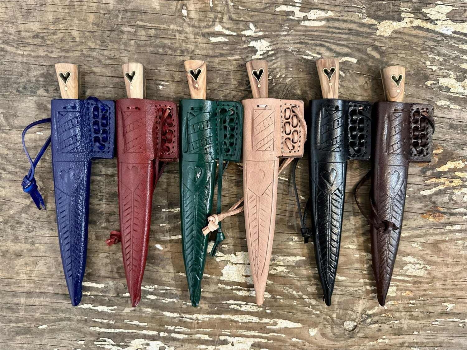 Heart Medieval Eating Knife In Olive Wood 14-15th Century 4 Heart Medieval Eating Knife In Olive Wood 14-15th Century - Image 2