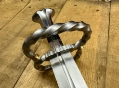 Katzbalger Sword 1490-1540 -Tod Cutler Shop TCS12Katzbalgersword closeupofguard