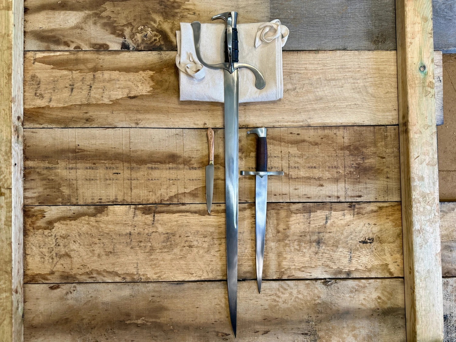 15th Century Wakefield Hanger Sword Bundle - With FREE Sword Bag 6 15th Century Wakefield Hanger Sword Bundle - With FREE Sword Bag - Image 5